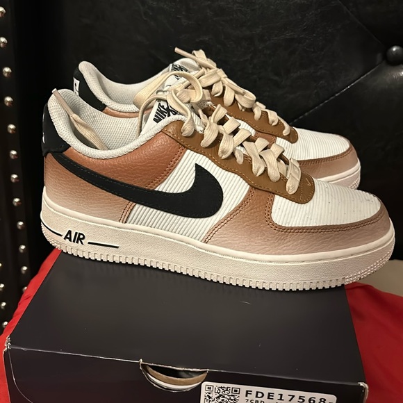 Woman Air Force 1 - Picture 1 of 4